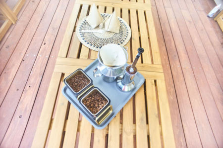 朝は挽きたてコーヒーを淹れて
