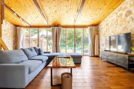 お庭からの外観