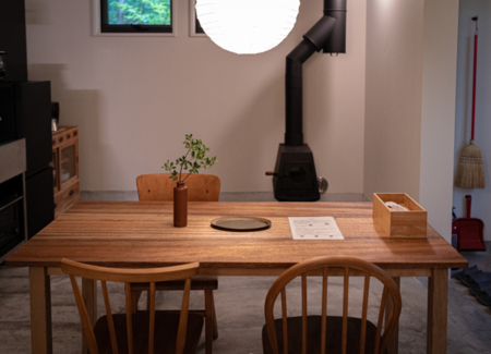 アンティークチェアのダイニング