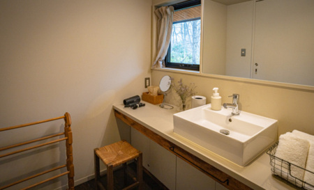 清潔感あふれる洗面スペース