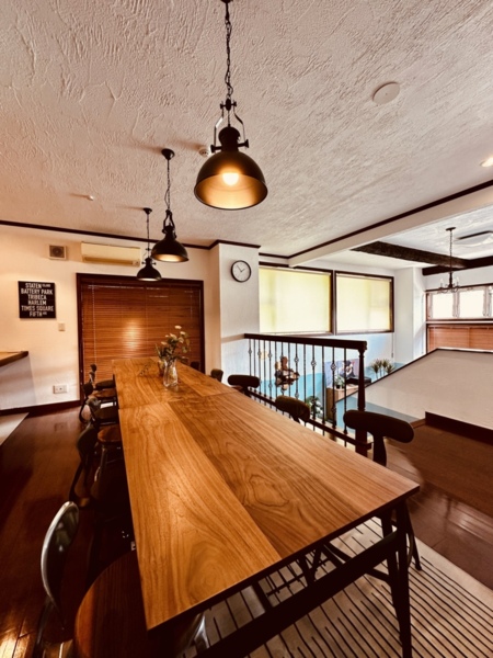 大人数でお食事ができるダイニングスペース