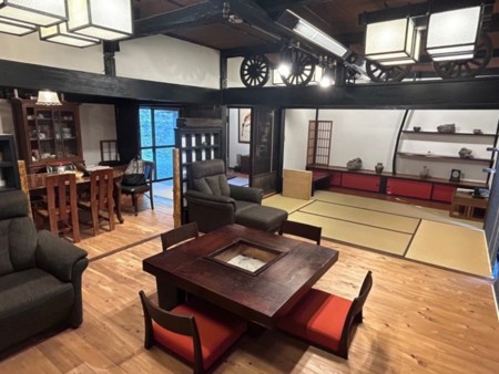 囲炉裏を囲む寛ぎのひととき
