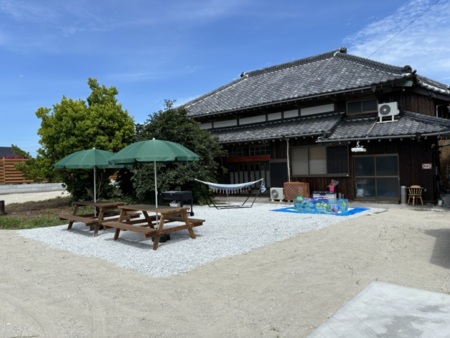 入母屋造りの外観