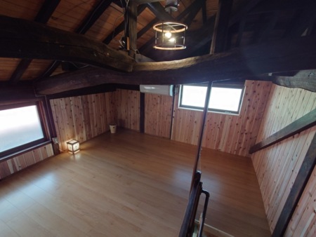 屋根裏部屋は木組み工法そのまま