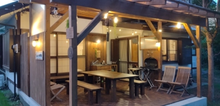 屋根付きデッキで年中BBQ可能！