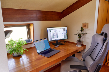 ロフトでワーケーション、スクリーンあり