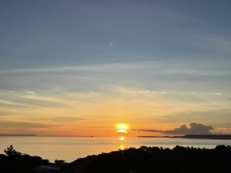 水平線からのぼる日の出は感動です