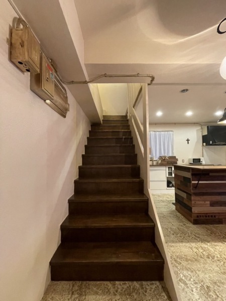 屋上へ続く階段