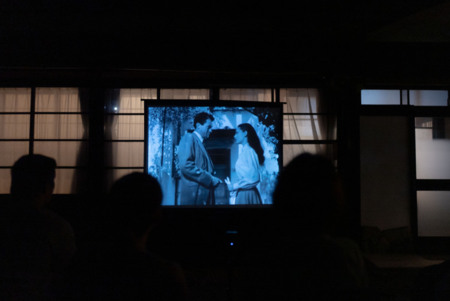 屋外上映（21時まで）