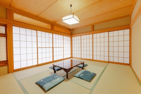 1階和室。冬は掘り炬燵をご用意します。