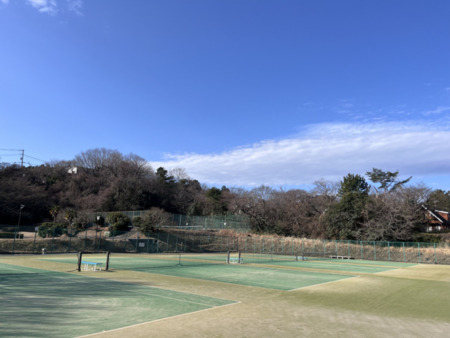 テニスコートご利用可能（全6面・要予約）