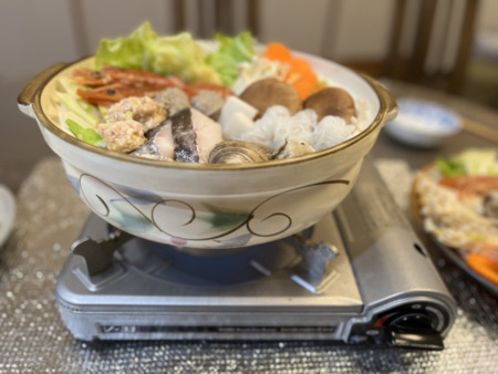 冬季は暖かい鍋を囲んでワイワイと♪