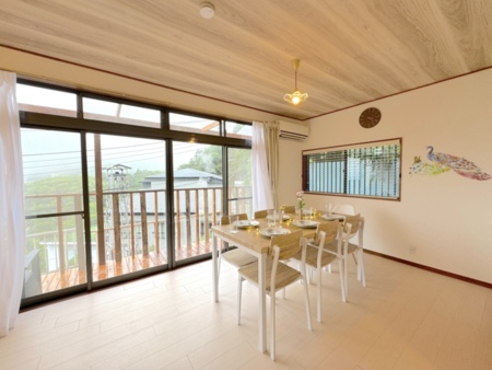 ダイニングテーブル