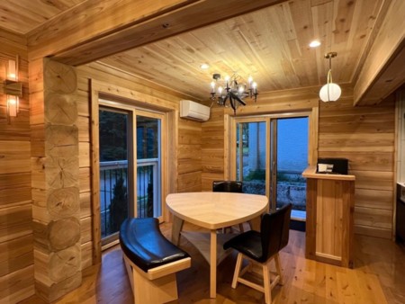 カフェテーブルでモーニング