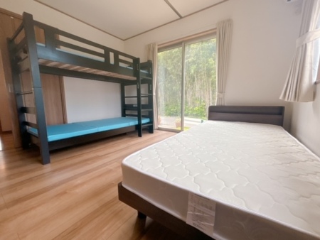 寝室②2段ベッド×1、シングルベッド×1