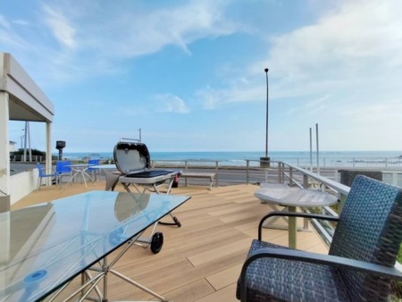 海の前でBBQもお楽しみください。