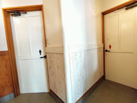 トイレは2か所ございます。