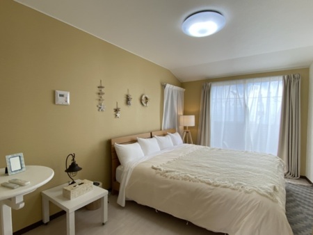 ４人並べるワイドベッド