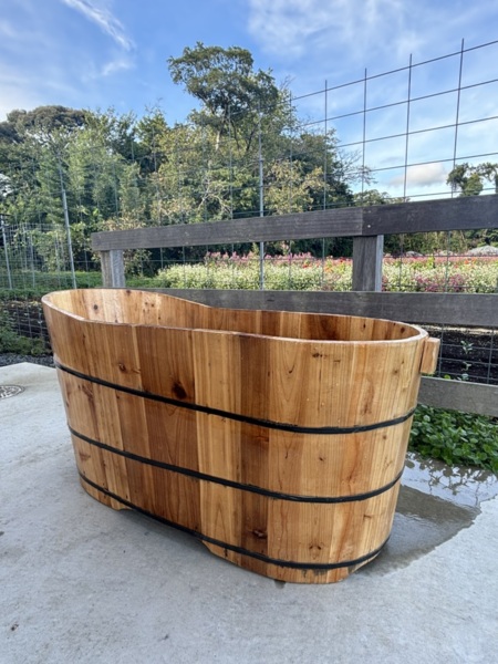 大人もゆったり入れる木桶の水風呂！