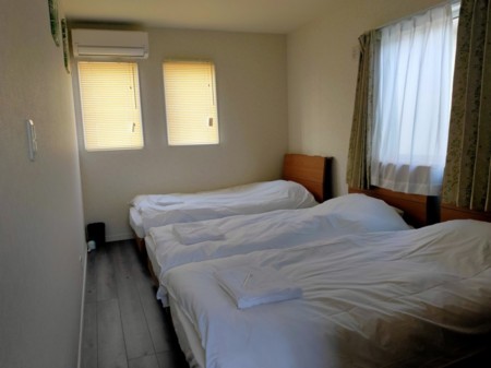 寝室です。2部屋ございます。