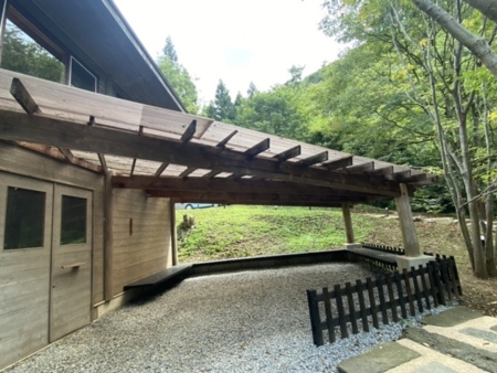 雨でも安心。BBQができる屋根付スペース