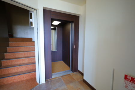 1～3階エレベーター付き