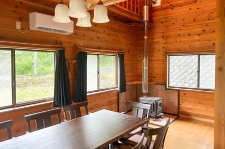 ログハウスの室内は雰囲気◎