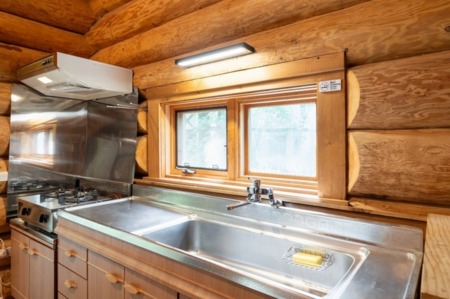 自然に囲まれながら料理を楽しむ