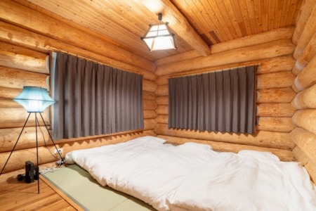 和と木が調和する、静けさに包まれた空間