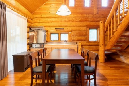 天井の高い開放感あふれるダイニング