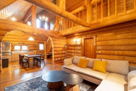 木の温もりを感じながら安らげるリビング