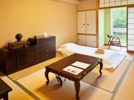 和箪笥のある和室102号室
