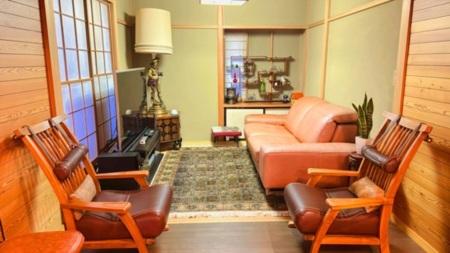 LDKのソファーとテレビ