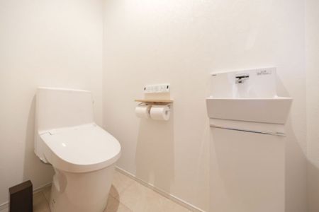 トイレと洗面は西側、東側2カ所あります。