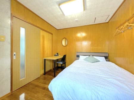 ダブルベッド1台