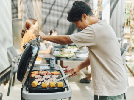 BBQが楽しめる屋根つきテラス