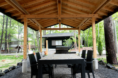 お庭では屋根付きBBQをお楽しみください