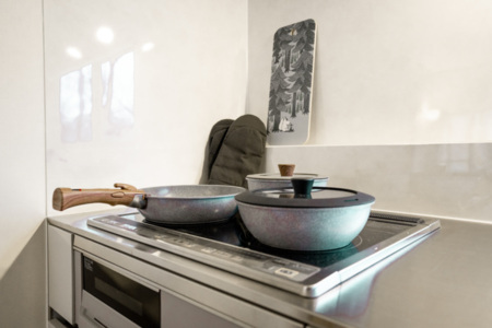 フライパンのほか、ざるなども各種ご用意