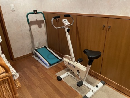 浴室前　フィットネス