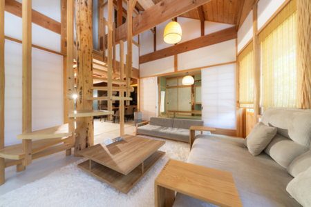 大人数が広々寛げるリビングルーム