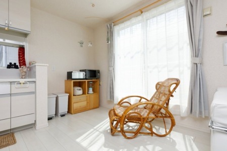 白を基調とした明るいお部屋