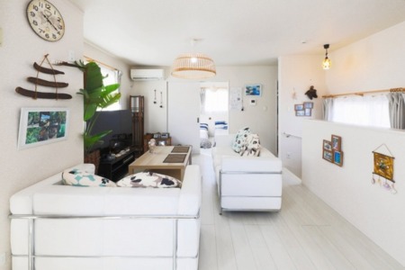 白を基調とした明るいお部屋