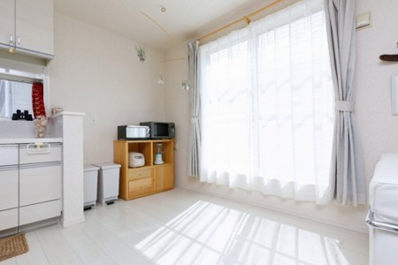 白を基調とした明るいお部屋