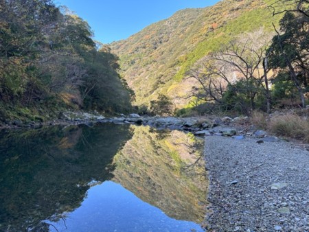 施設の周りには川が流れています