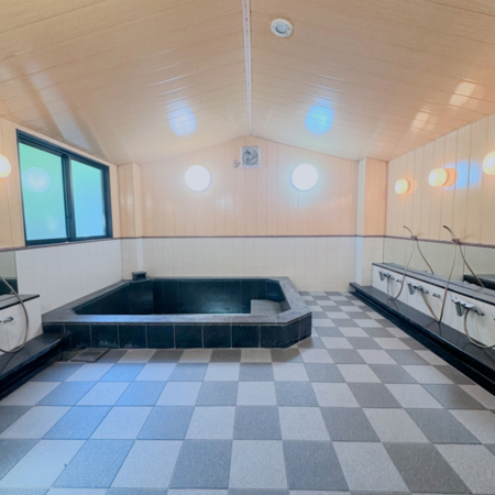 お風呂は綺麗で2つ！各10人まで