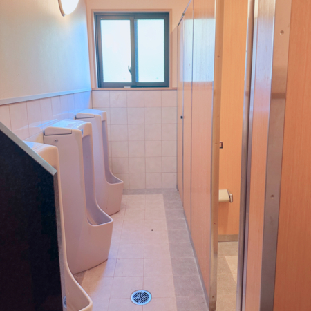 お手洗いは男女別であり綺麗です