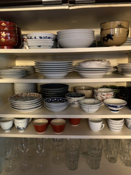 食器棚　お皿類