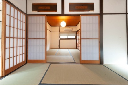 二間続きの寝室