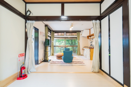 寝室②カーテンで区きり、最大２布団セット