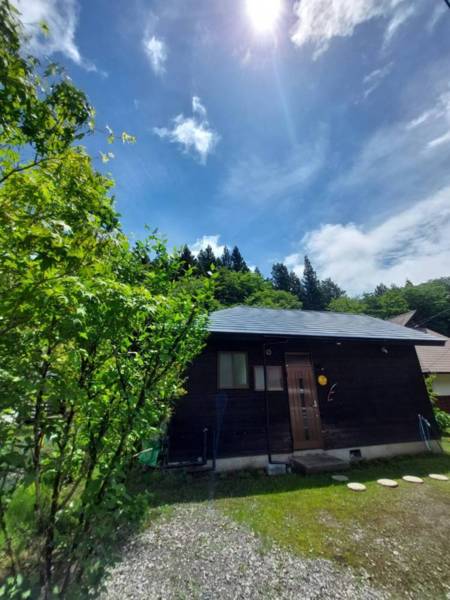 山小屋紡外観入口